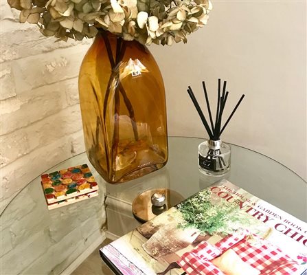 Table detail - country cottage